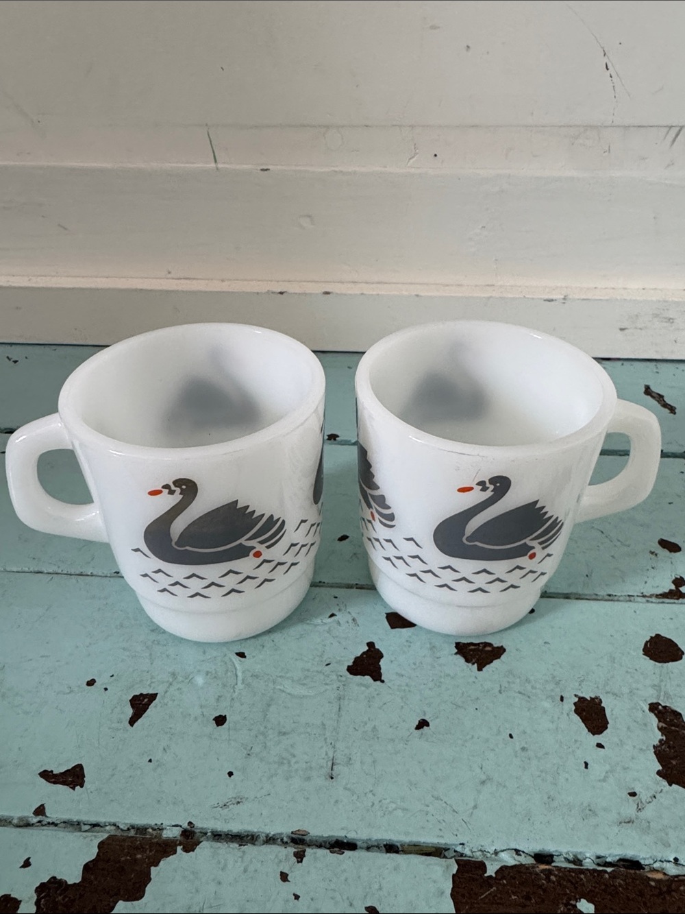 Vintage 2 Termocrisa Swan milk glass mug Mexico.Era 1960- 70’s